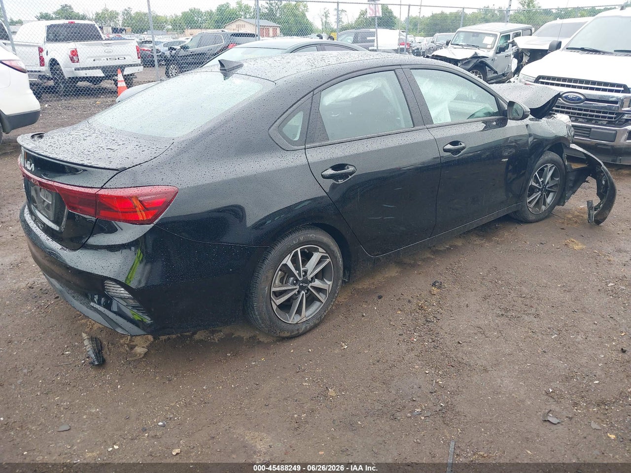 2024 KIA FORTE LXS · 4/11