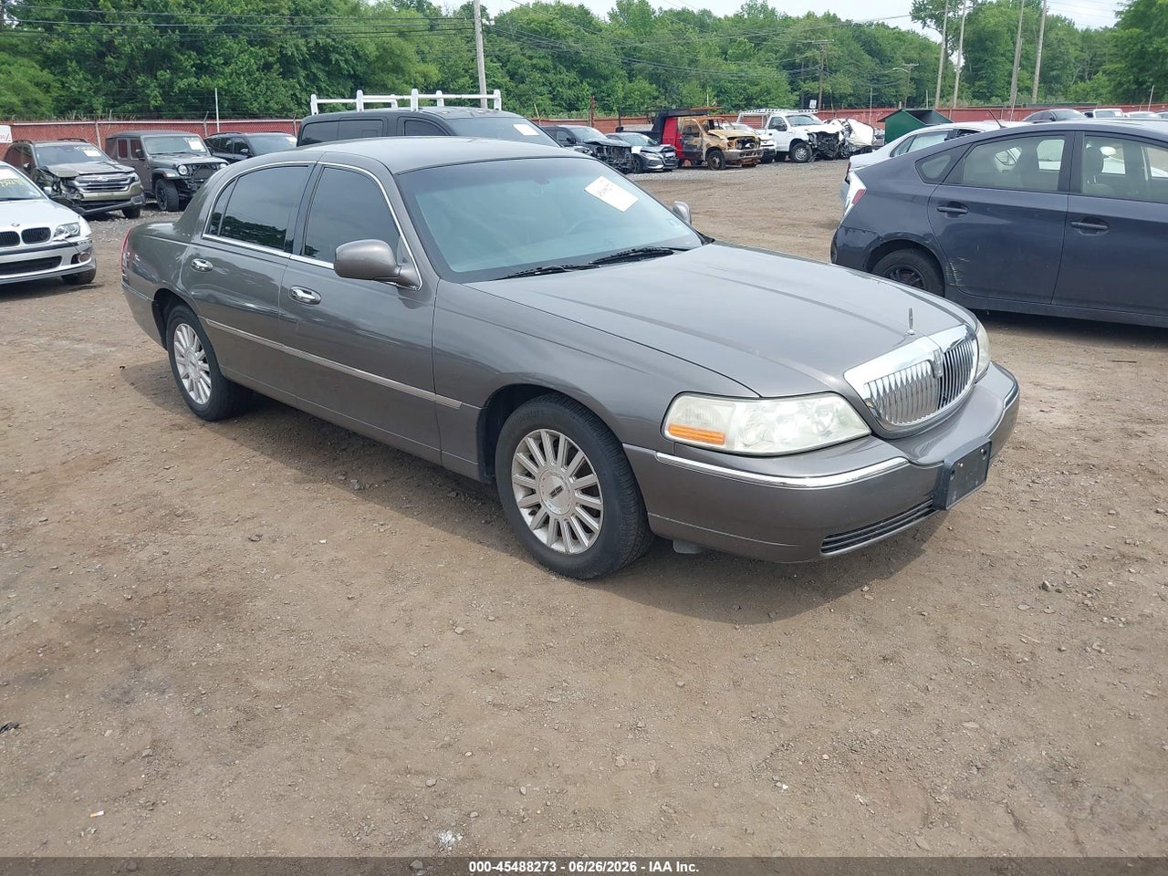 1LNHM81W03Y****** · 2003 LINCOLN TOWN CAR EXECUTIVE