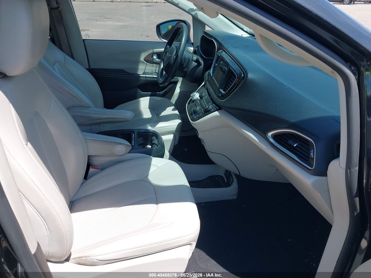2021 CHRYSLER VOYAGER LXI · 5/11