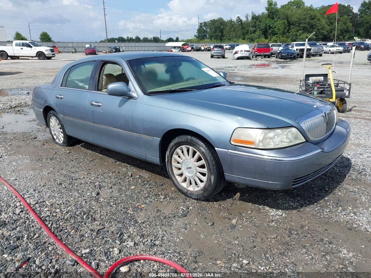 1LNHM81W34Y****** · 2004 LINCOLN TOWN CAR SIGNATURE