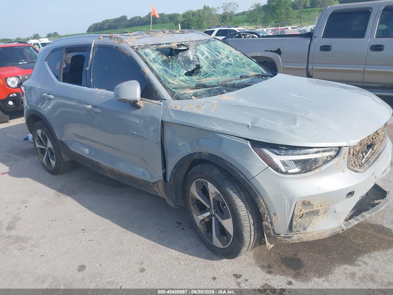 YV4L12UE8S2****** · 2025 VOLVO XC40 B5 PLUS BRIGHT THEME