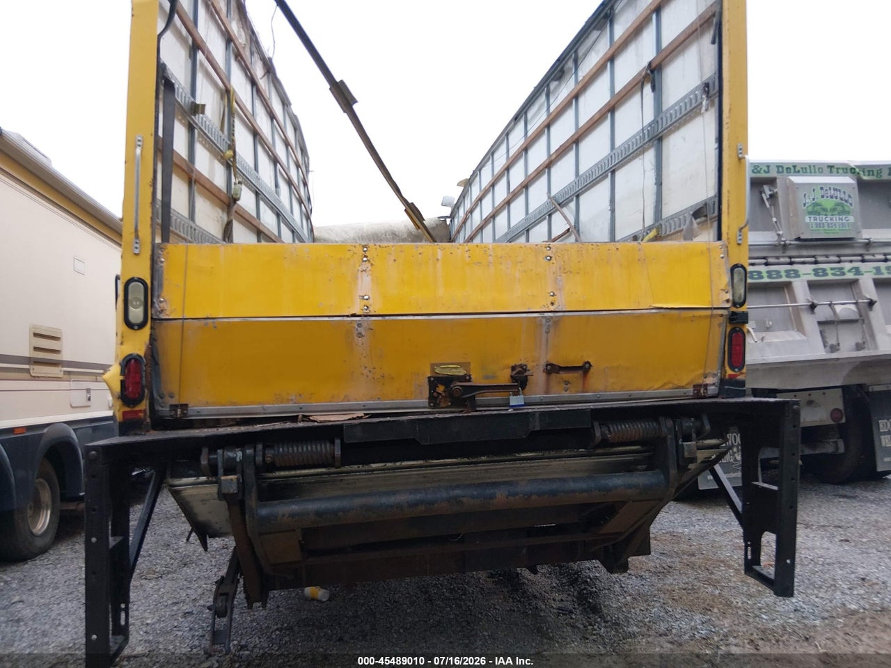 3ALACWFCXJD****** · 2018 FREIGHTLINER M2 106 · 8/10