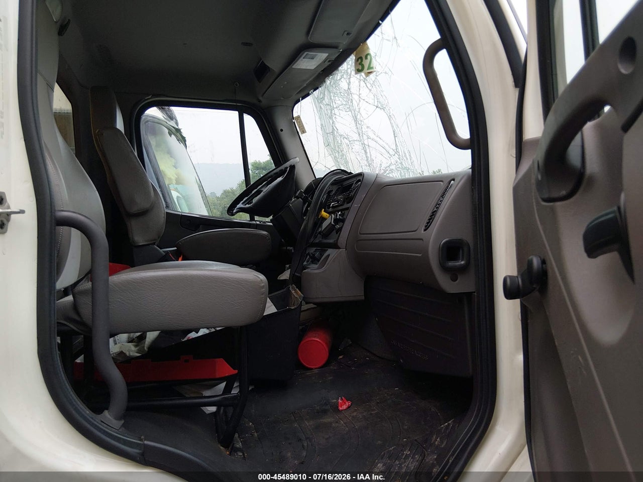 3ALACWFCXJD****** · 2018 FREIGHTLINER M2 106 · 5/10
