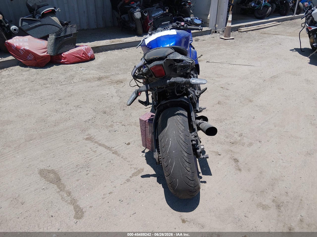 2023 YAMAHA YZFR1   · 6/10