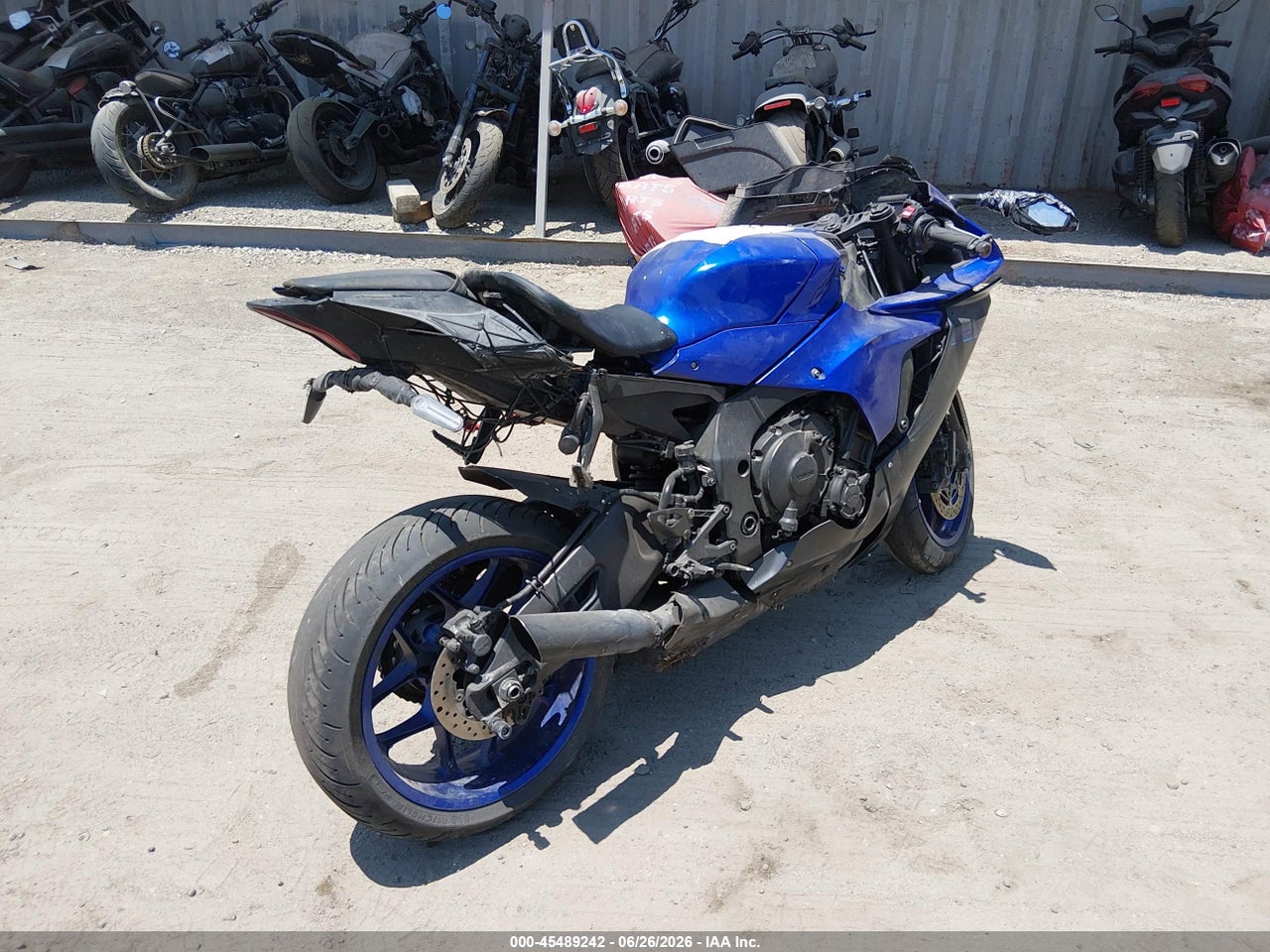 2023 YAMAHA YZFR1   · 4/10
