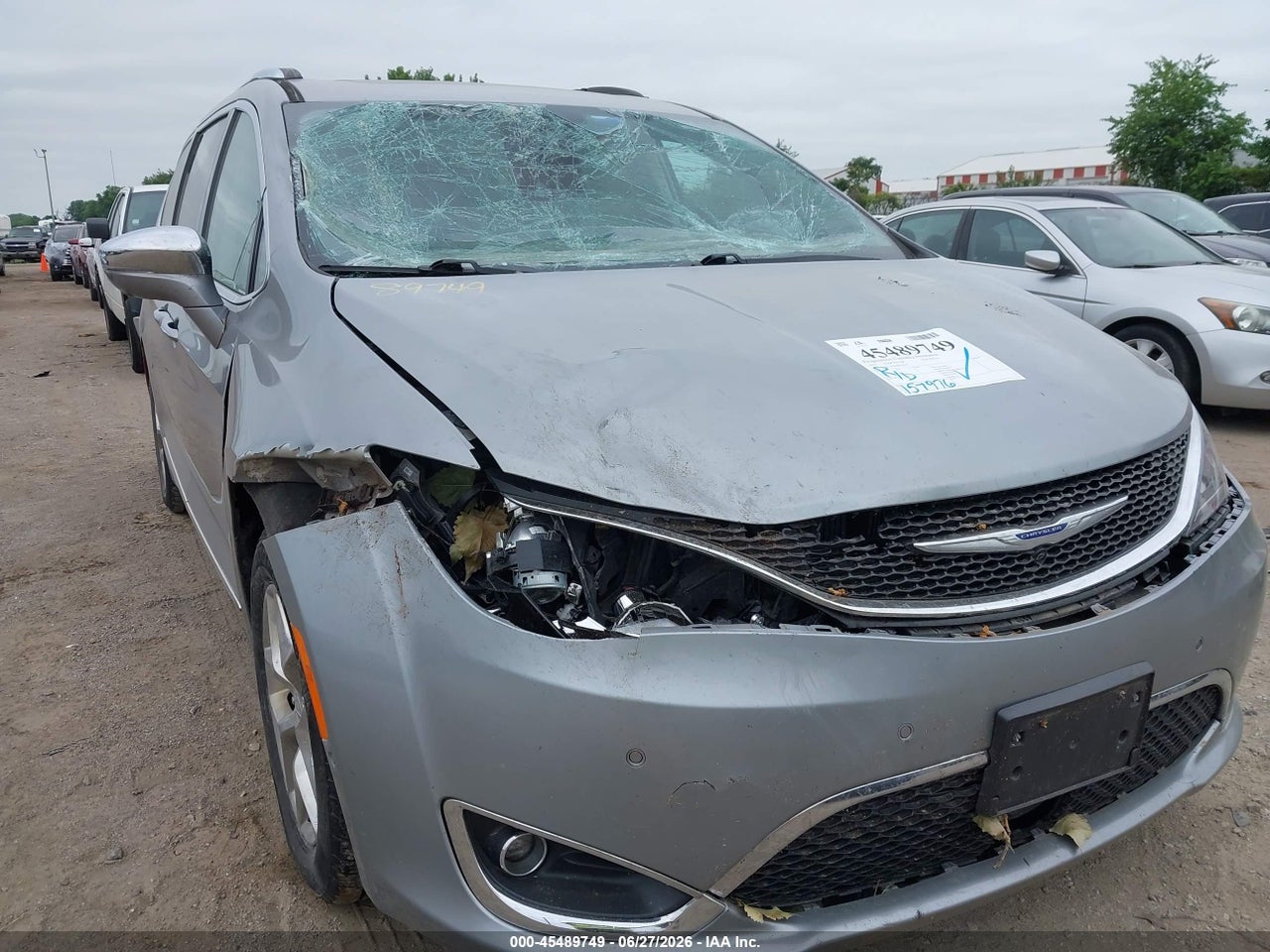 2017 CHRYSLER PACIFICA LIMITED · 6/11