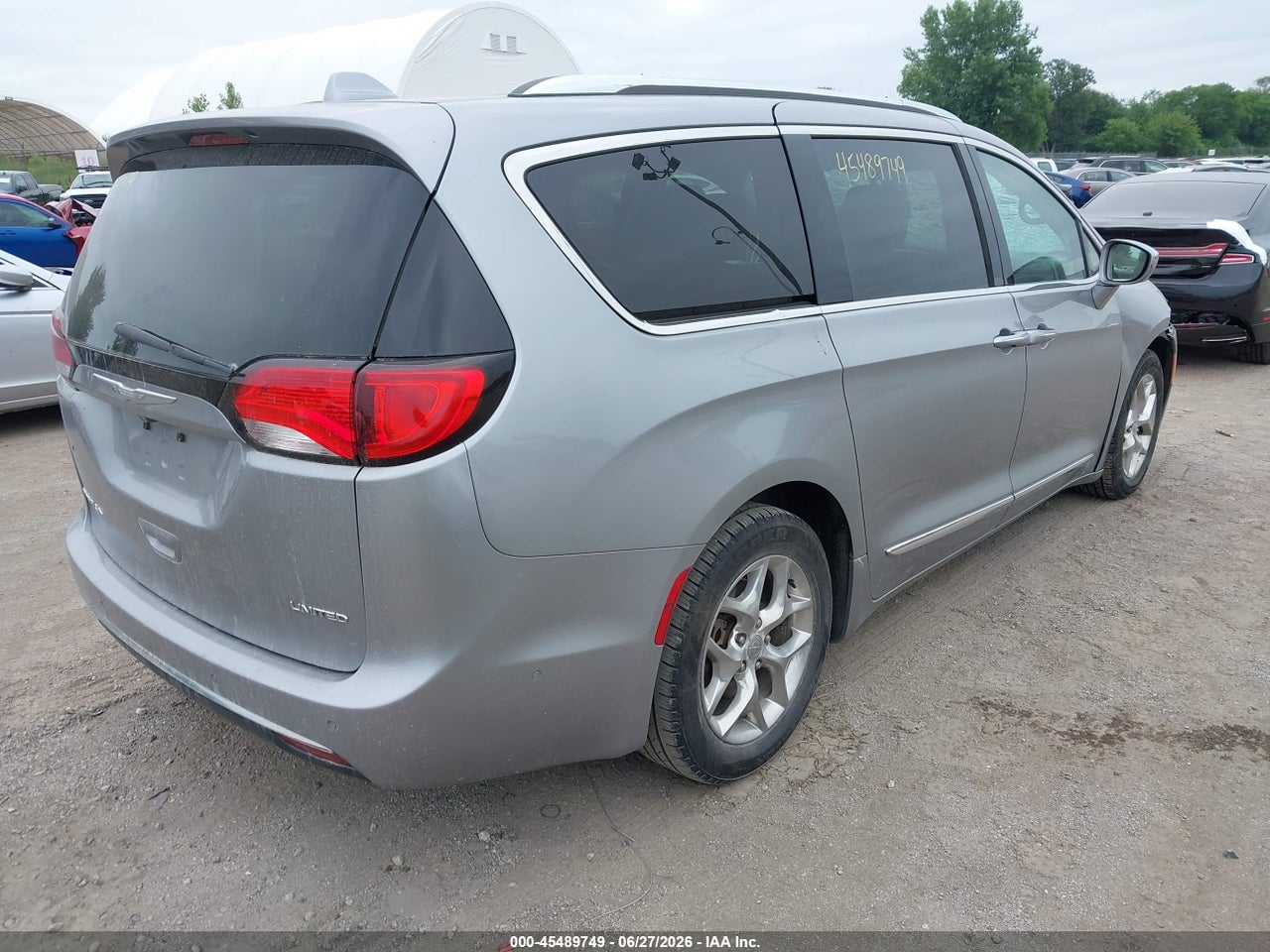2017 CHRYSLER PACIFICA LIMITED · 4/11