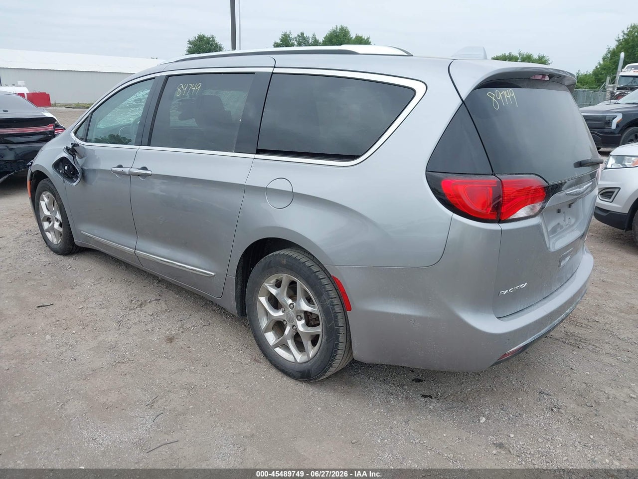2017 CHRYSLER PACIFICA LIMITED · 3/11