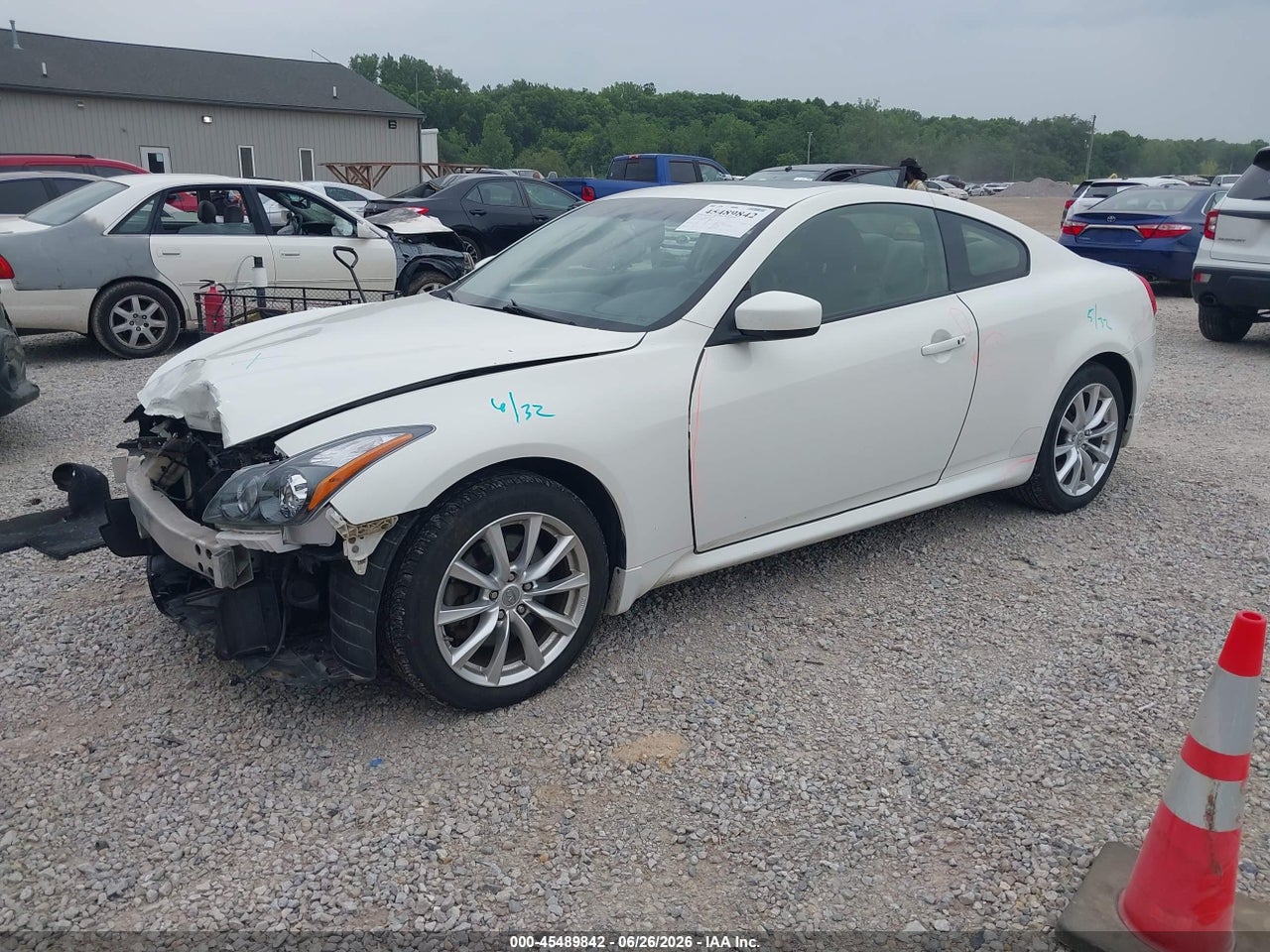 2013 INFINITI G37X · 2/11