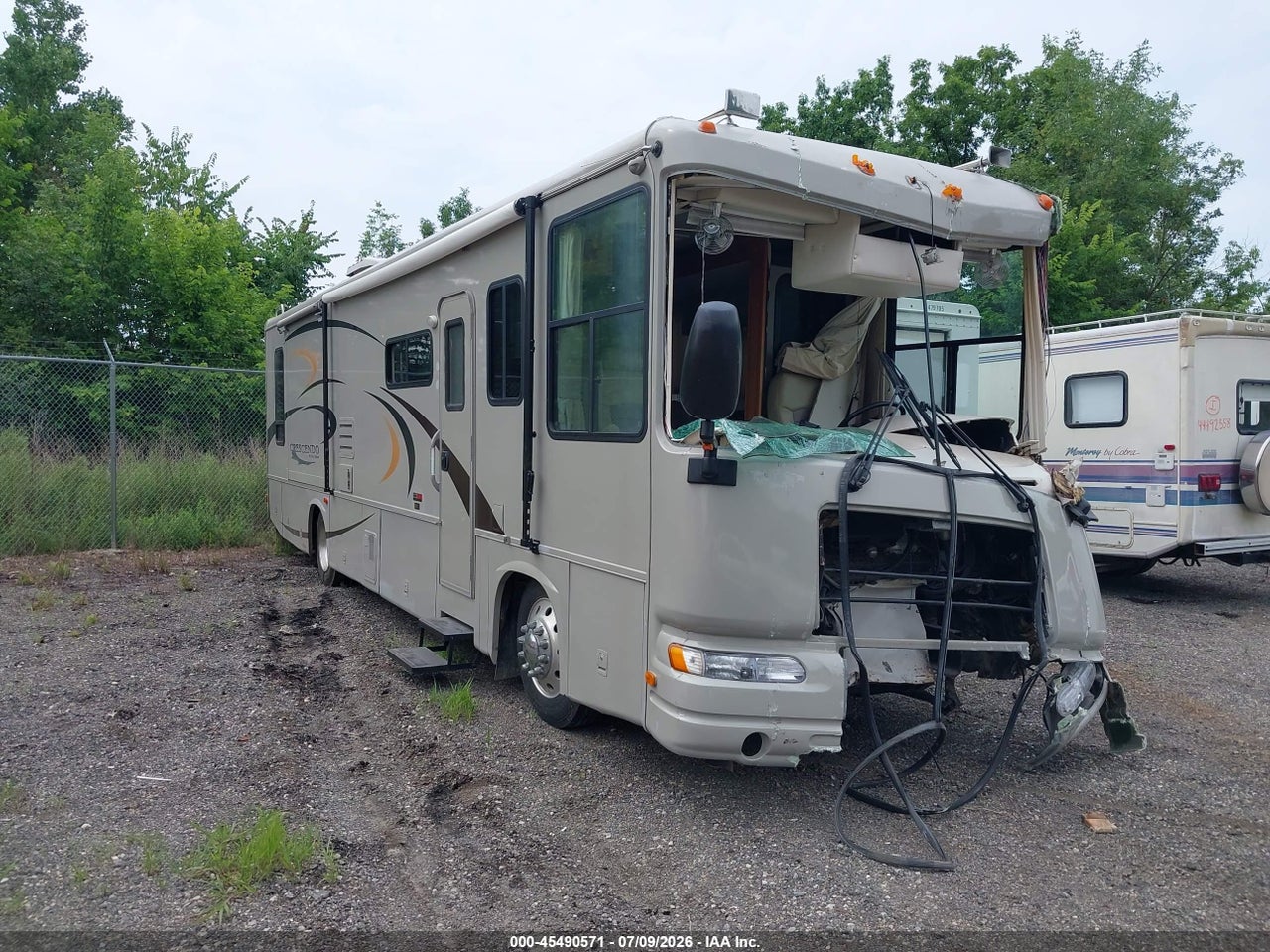 4UZAAHDC65C****** · 2005 FREIGHTLINER CHASSIS X LINE MOTOR HOME
