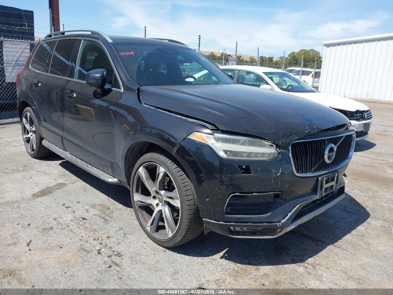 YV4A22PK7H1****** · 2017 VOLVO XC90 T6 MOMENTUM