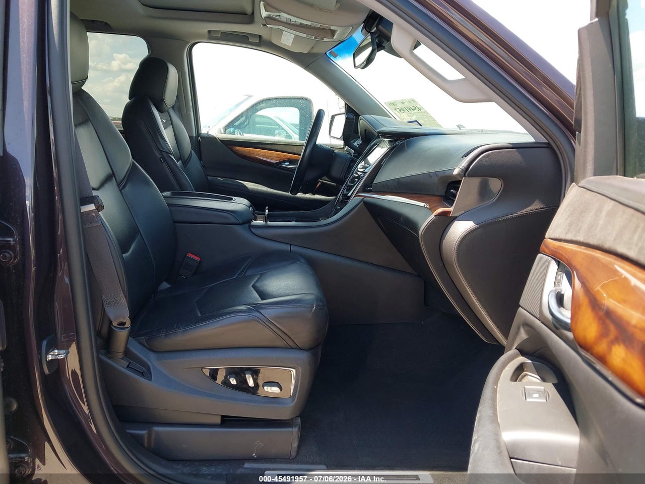 2015 CADILLAC ESCALADE LUXURY · 5/11