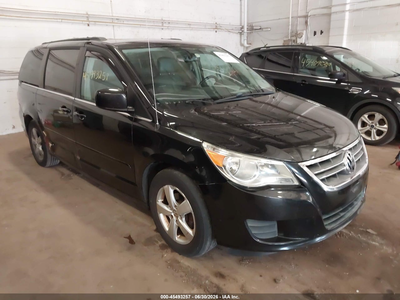2V4RW5DG2BR****** · 2011 VOLKSWAGEN ROUTAN SEL
