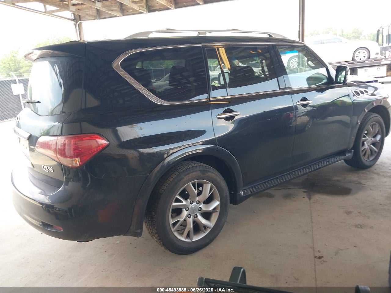 2012 INFINITI QX56   · 4/11