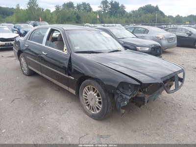 2LNBL8CV7AX****** · 2010 LINCOLN TOWN CAR SIGNATURE LIMITED