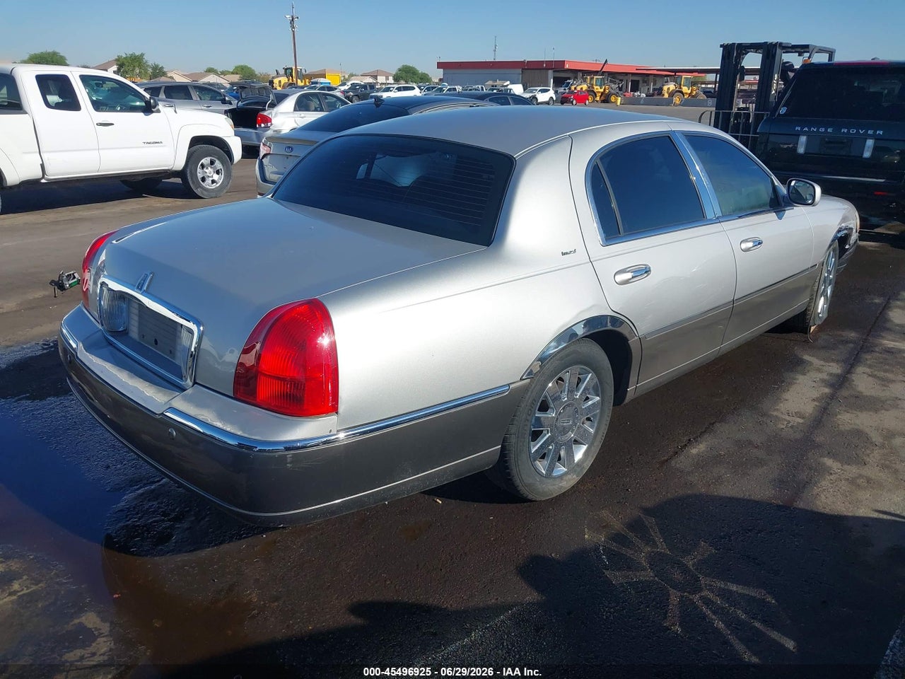 2004 LINCOLN TOWN CAR ULTIMATE · 4/11