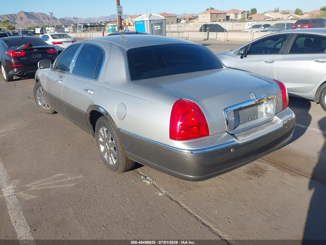 2004 LINCOLN TOWN CAR ULTIMATE · 3/11