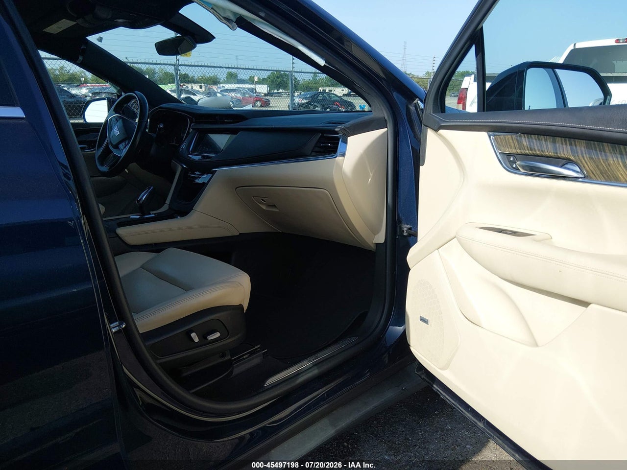 2017 CADILLAC XT5 STANDARD · 5/11