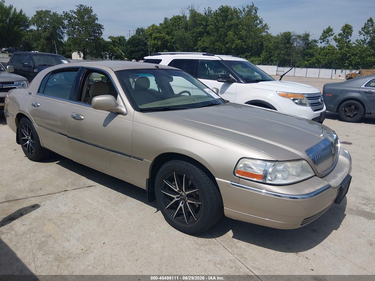 1LNHM82V37Y****** · 2007 LINCOLN TOWN CAR SIGNATURE LIMITED