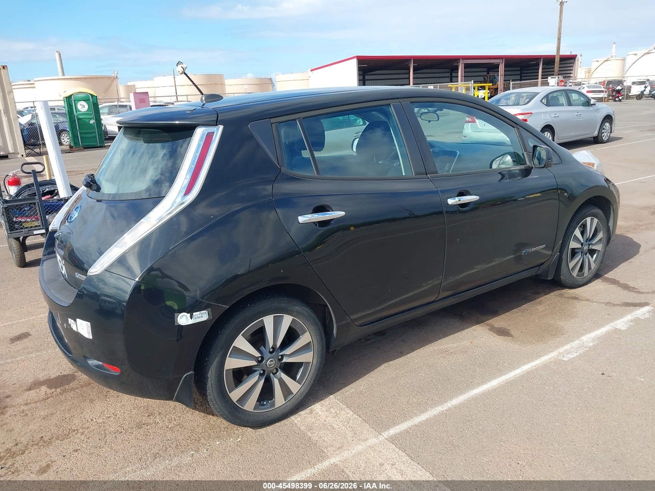 2017 NISSAN LEAF SV · 4/10