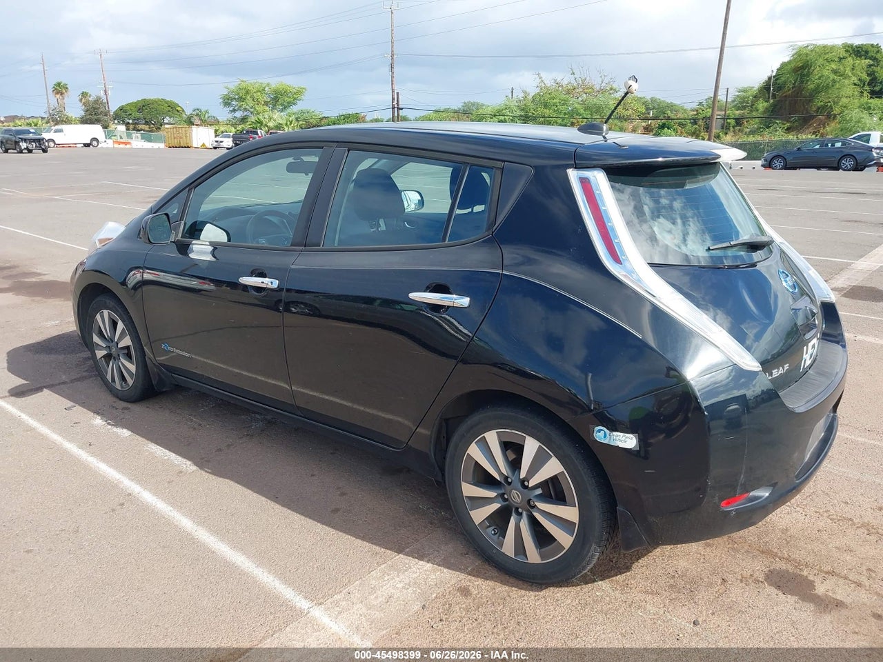2017 NISSAN LEAF SV · 3/10