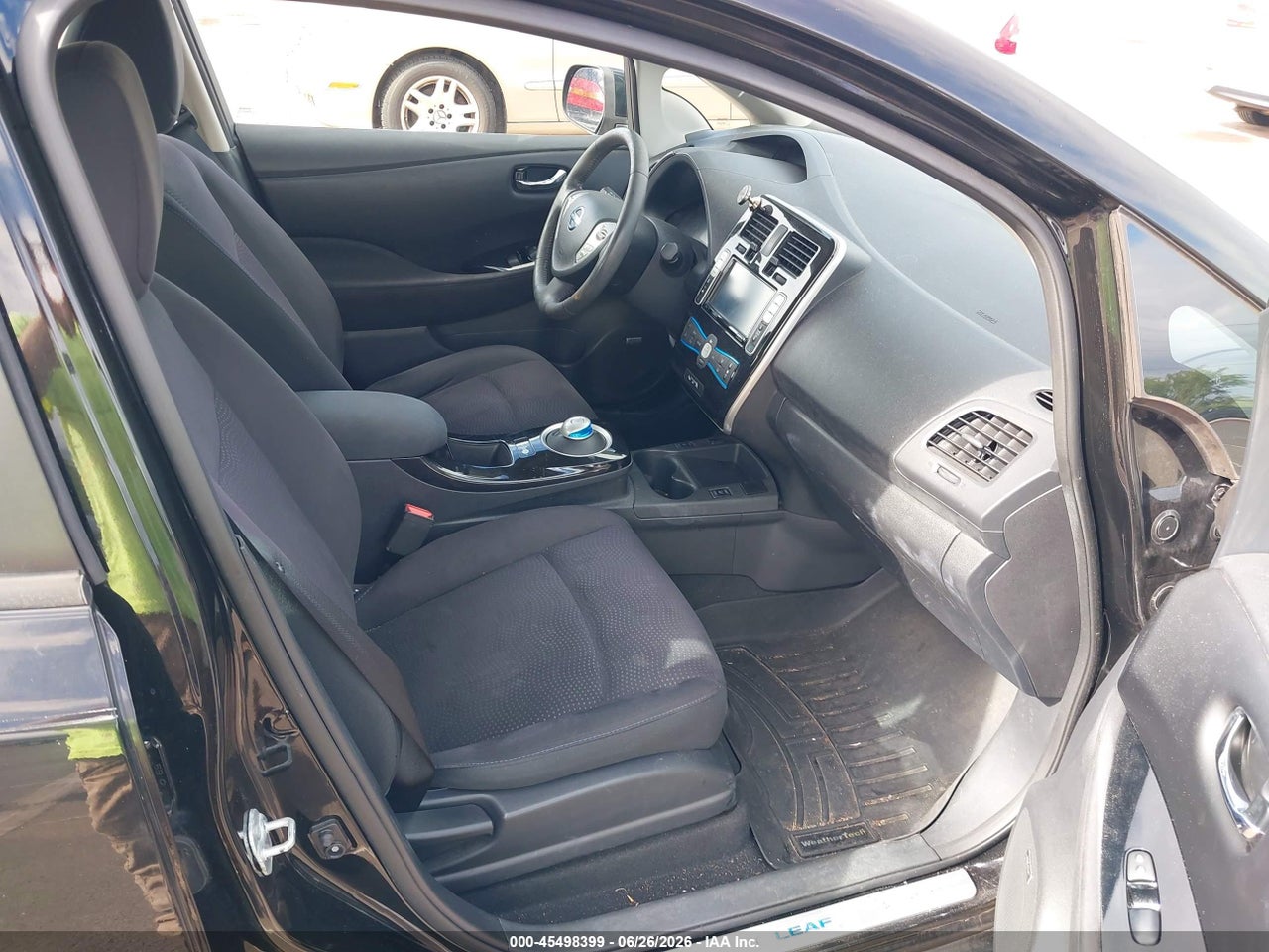2017 NISSAN LEAF SV · 5/10