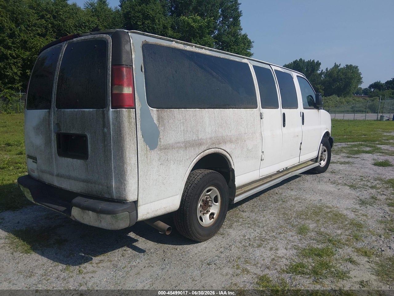 2007 CHEVROLET EXPRESS PASSENGER LS · 4/11