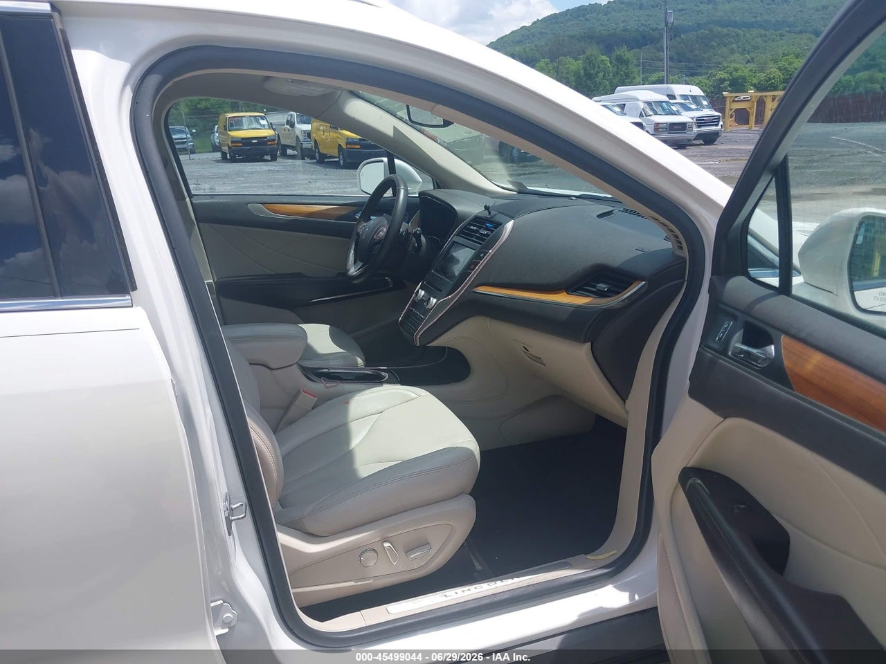 2017 LINCOLN MKC SELECT · 5/11