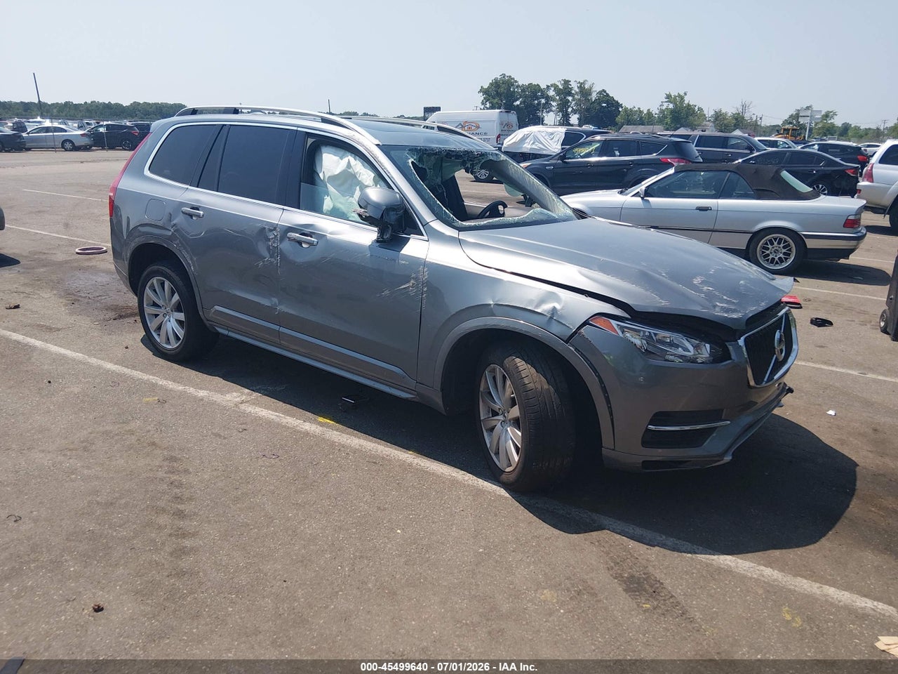 YV4A22PK3G1****** · 2016 VOLVO XC90 T6 MOMENTUM