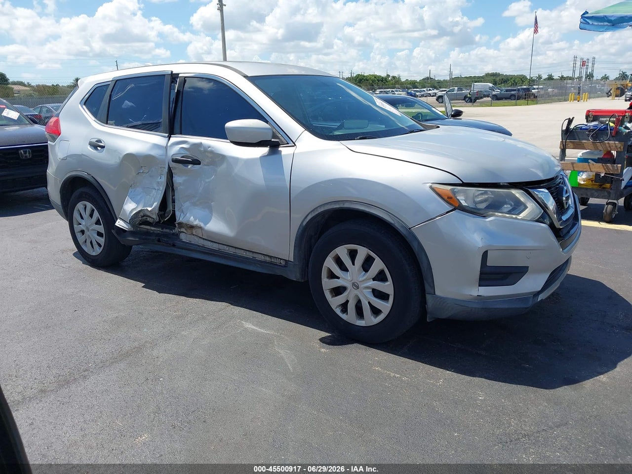 KNMAT2MV7HP****** · 2017 NISSAN ROGUE S