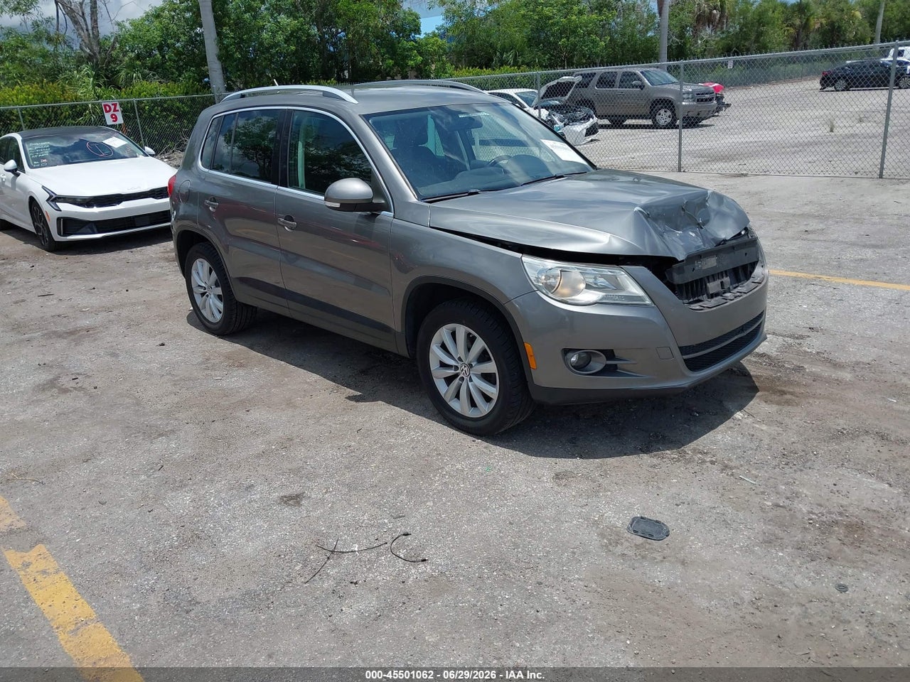 WVGAV7AX2BW****** · 2011 VOLKSWAGEN TIGUAN SE