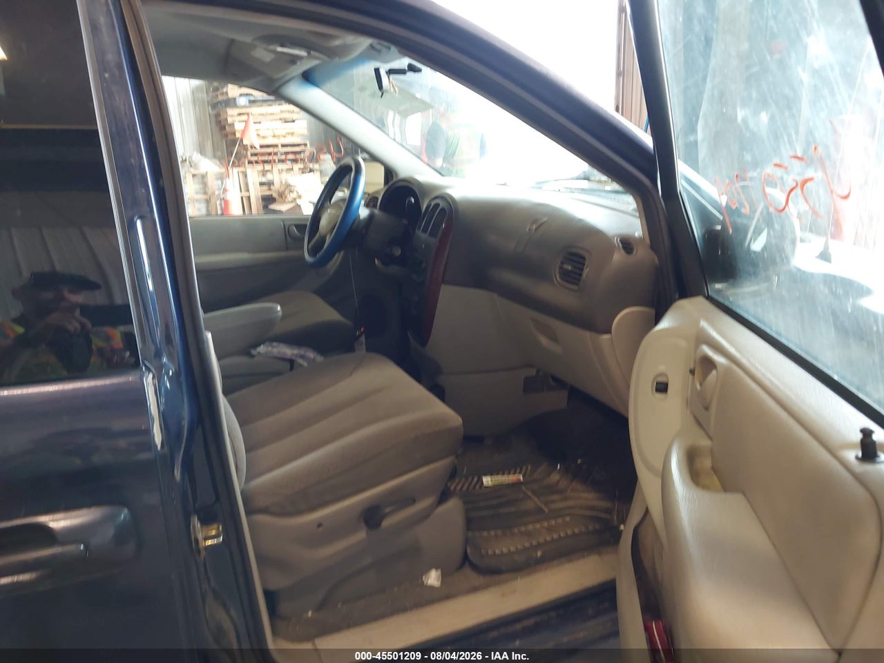 2006 CHRYSLER TOWN &amp; COUNTRY · 5/11