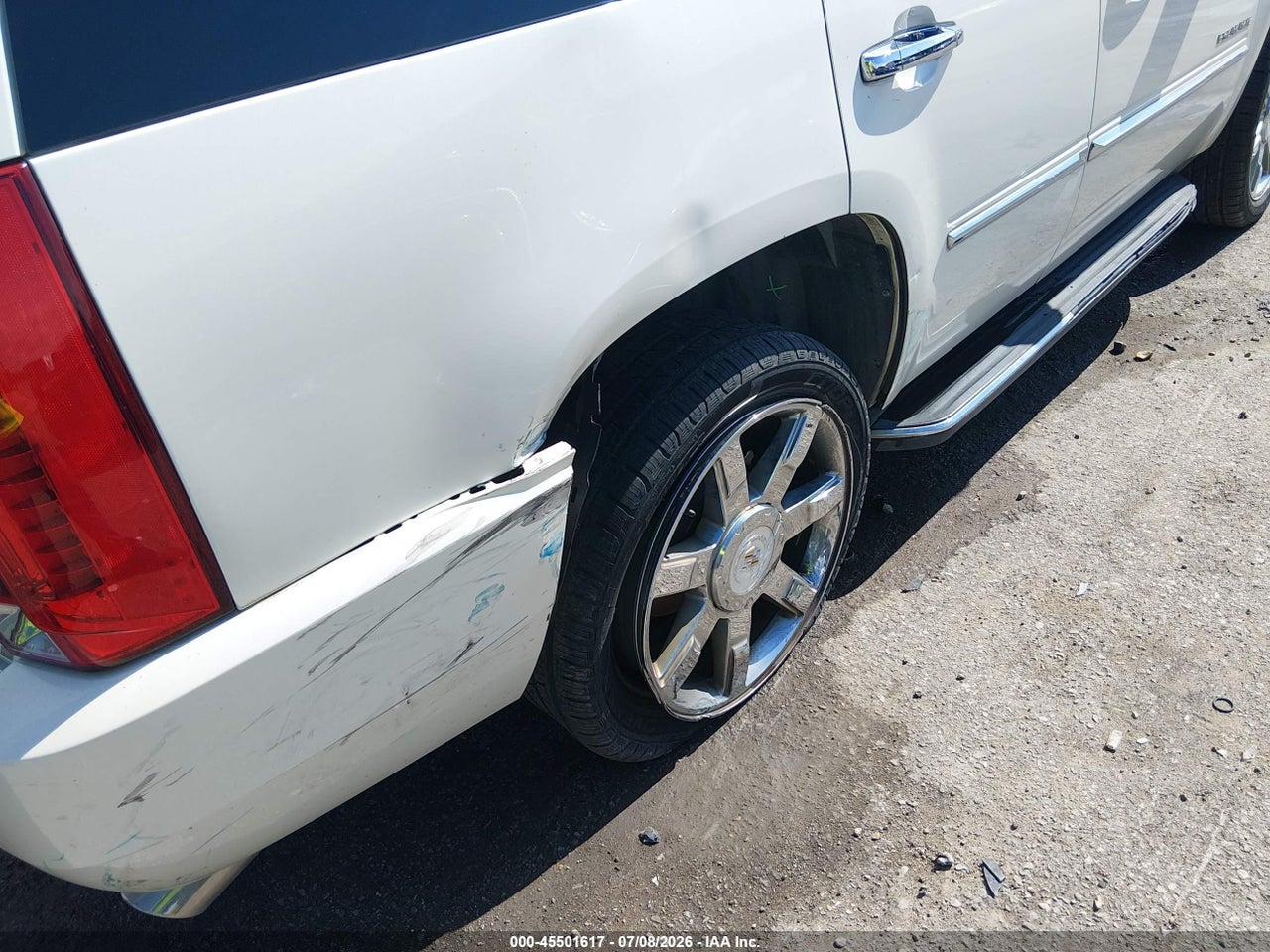 2012 CADILLAC ESCALADE LUXURY · 6/11