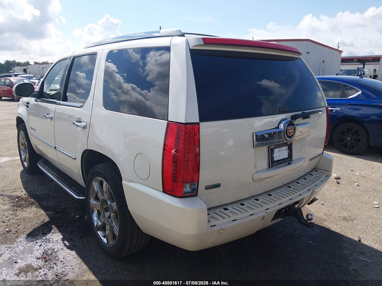 2012 CADILLAC ESCALADE LUXURY · 3/11