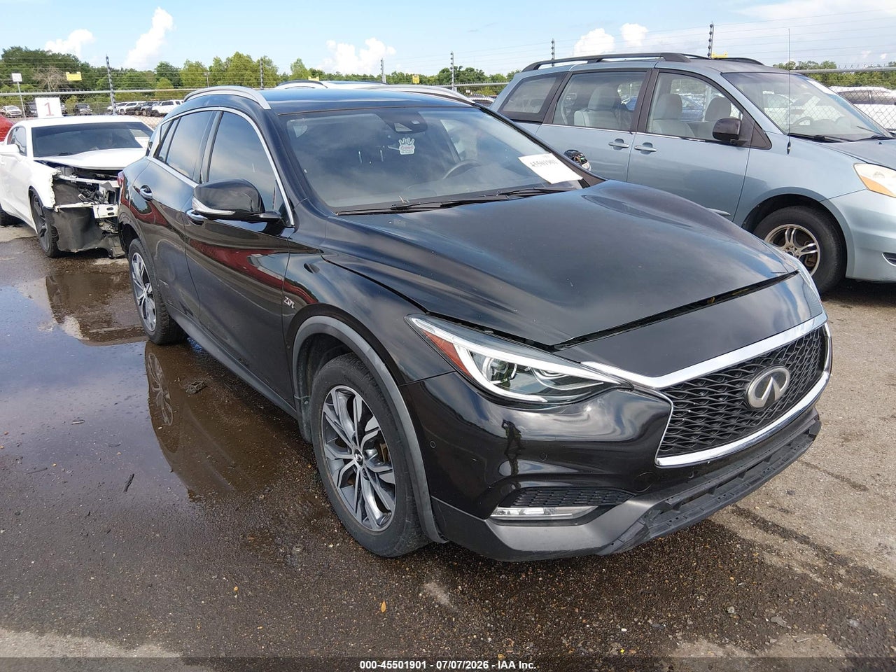 SJKCH5CR7HA****** · 2017 INFINITI QX30 PREMIUM