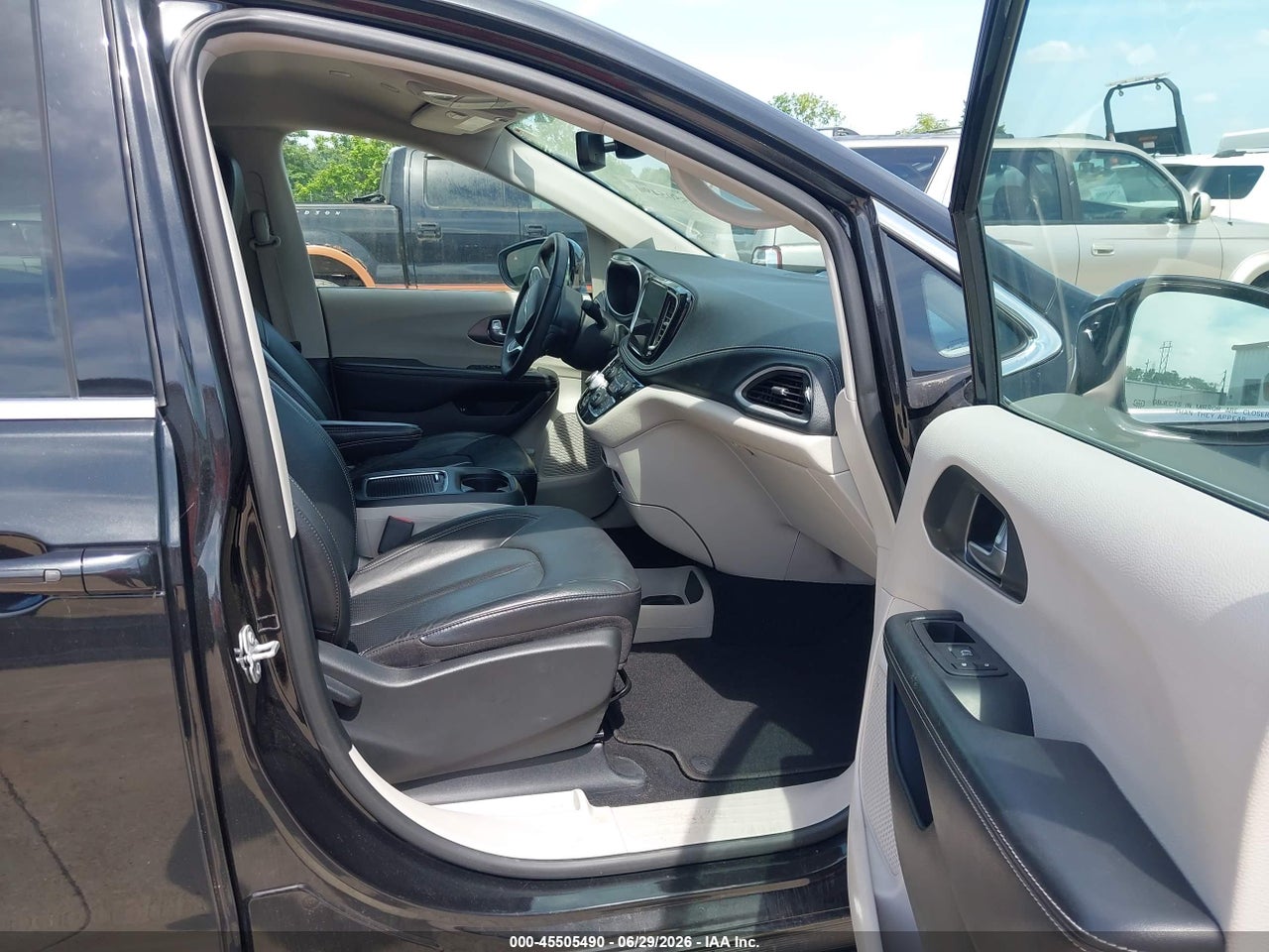 2022 CHRYSLER PACIFICA · 5/11