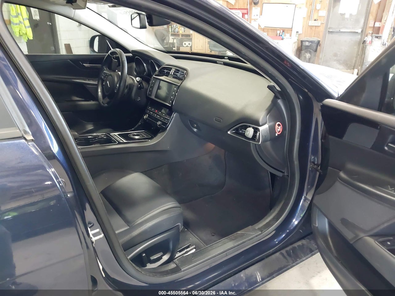 2017 JAGUAR XE 25T · 5/11