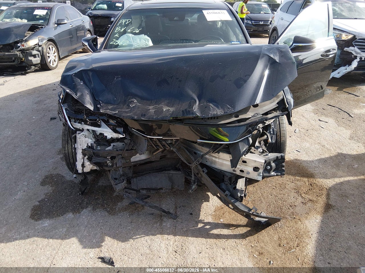 2022 LEXUS ES 300H   · 6/11