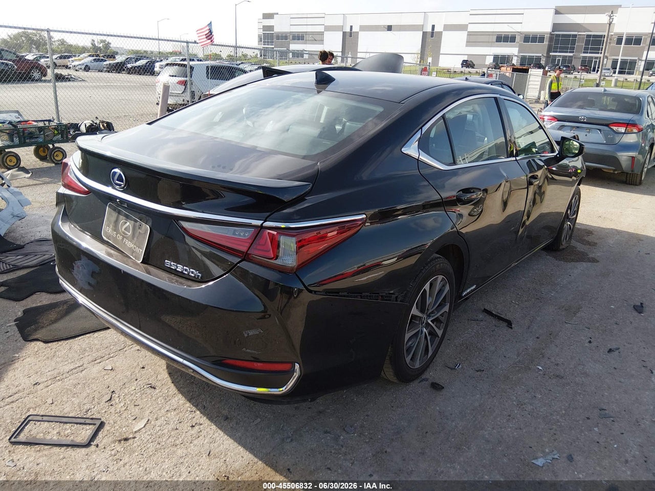 2022 LEXUS ES 300H   · 4/11