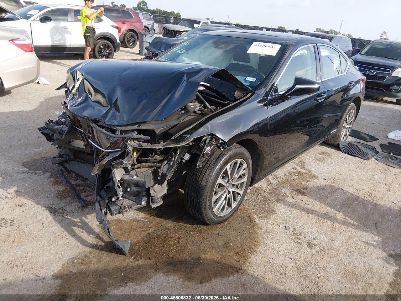 2022 LEXUS ES 300H   · 2/11