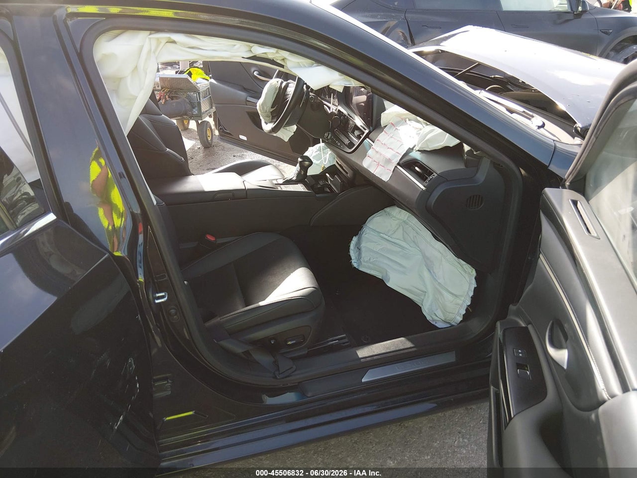2022 LEXUS ES 300H   · 5/11