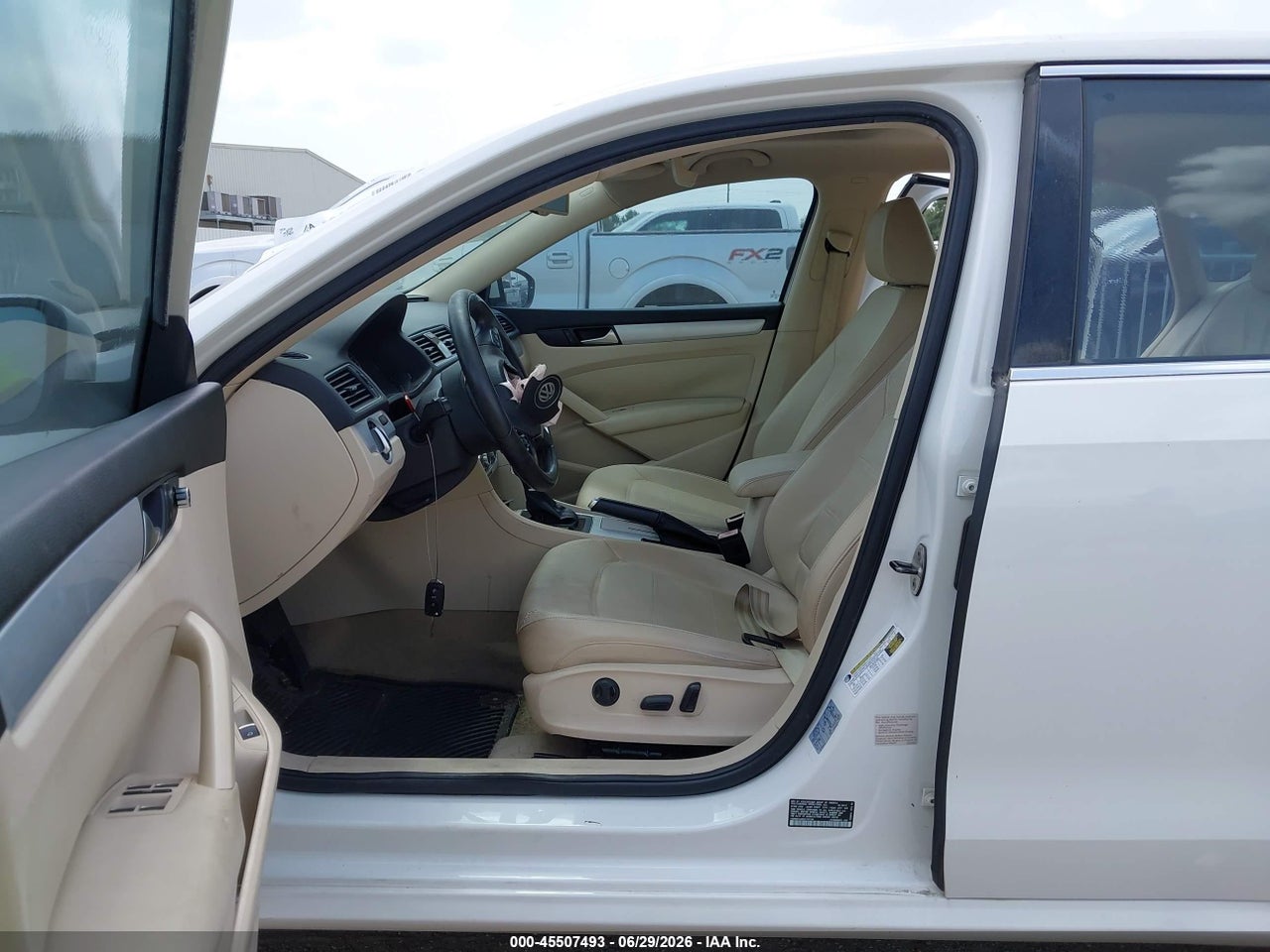 2012 VOLKSWAGEN PASSAT 2.5L SE · 5/11