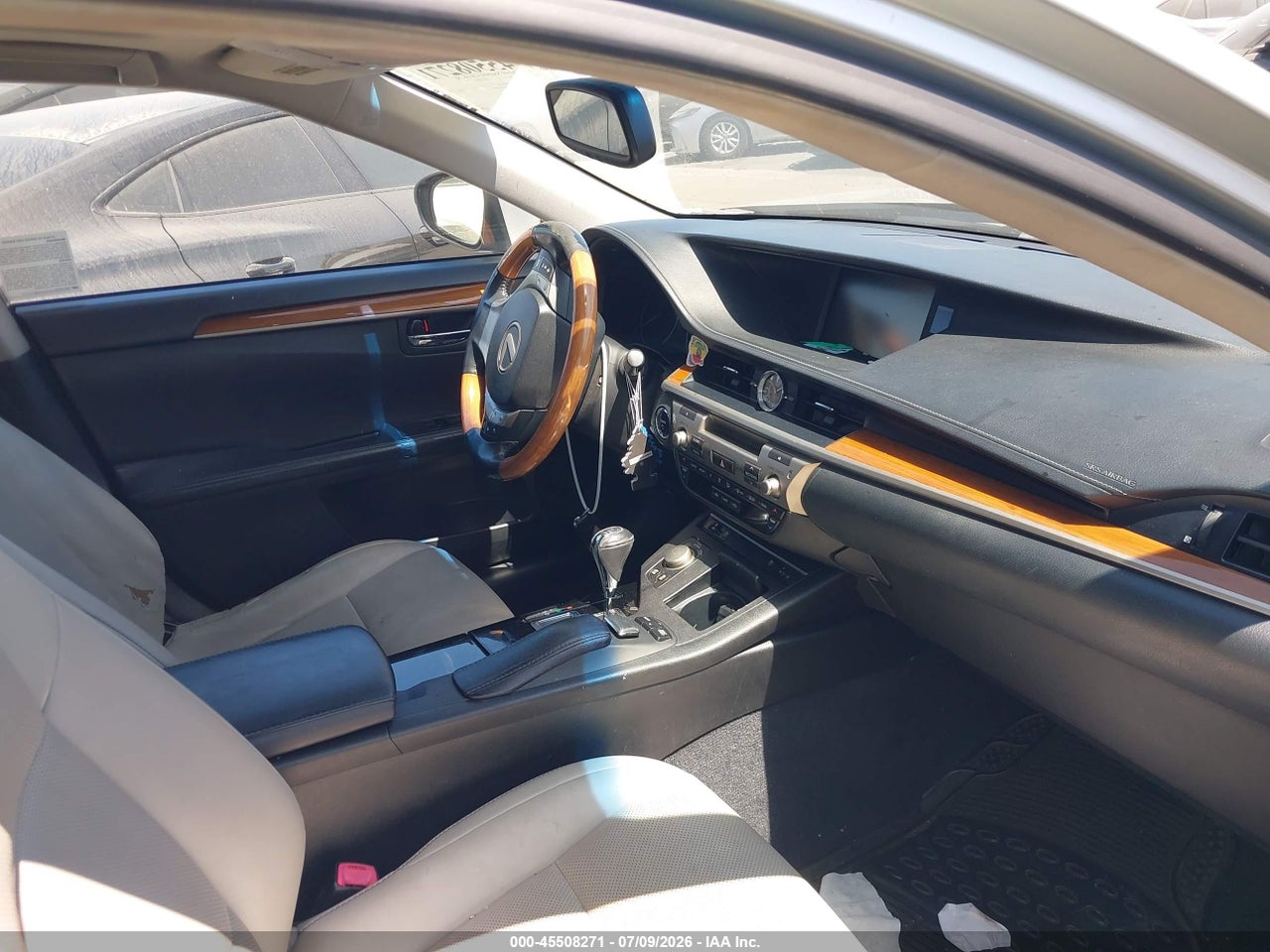 2014 LEXUS ES 300H   · 5/11