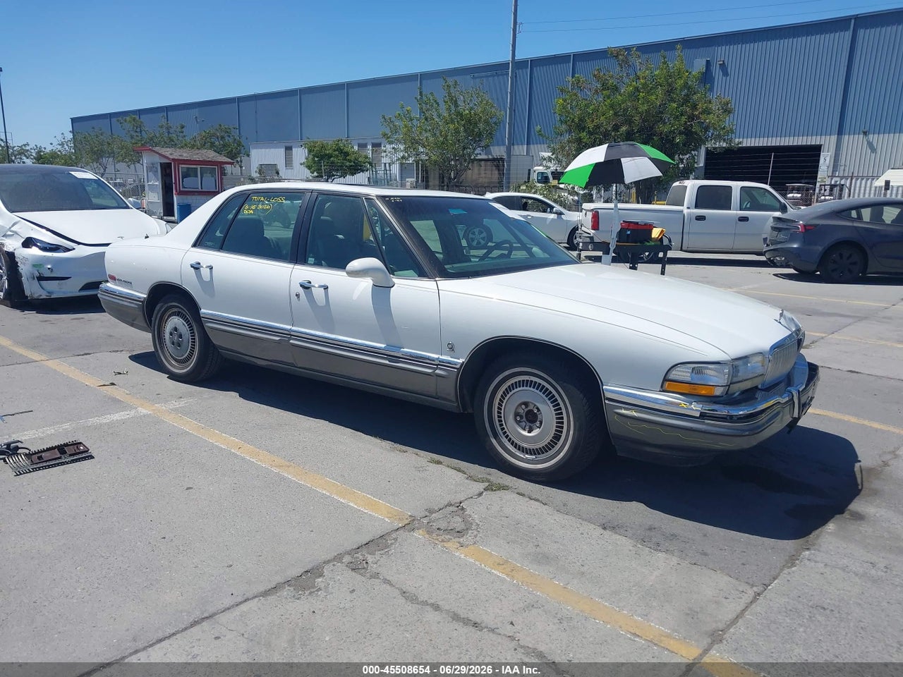 1G4CU5315P1****** · 1993 BUICK PARK AVENUE ULTRA
