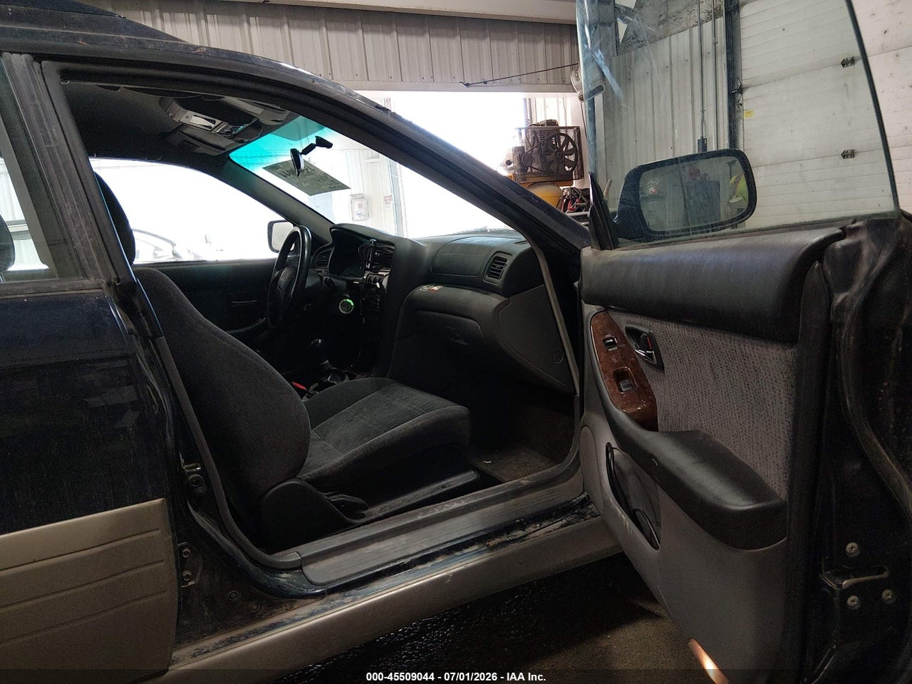 2002 SUBARU OUTBACK   · 5/11