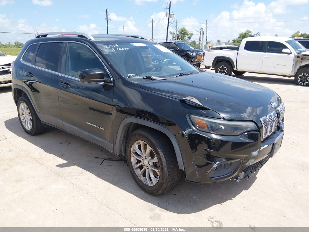 1C4PJLCBXKD****** · 2019 JEEP CHEROKEE LATITUDE FWD