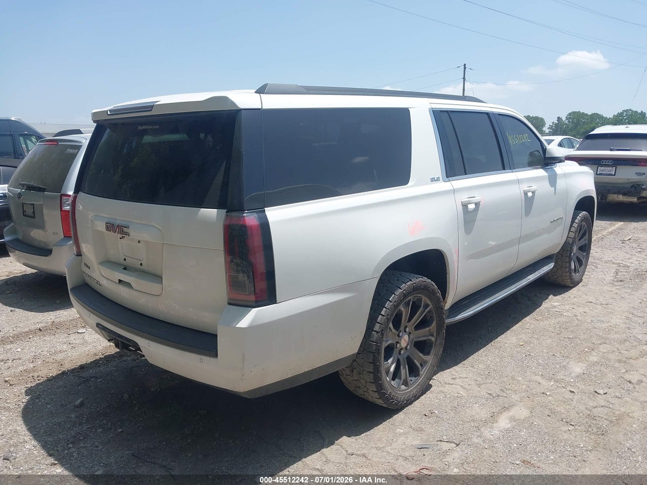 2016 GMC YUKON XL SLE · 4/11