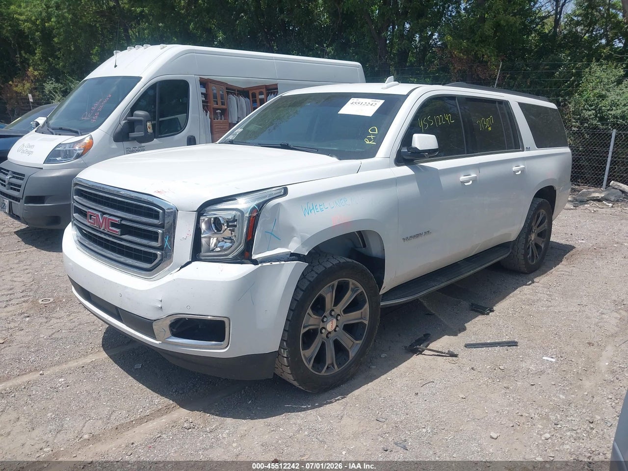 2016 GMC YUKON XL SLE · 2/11