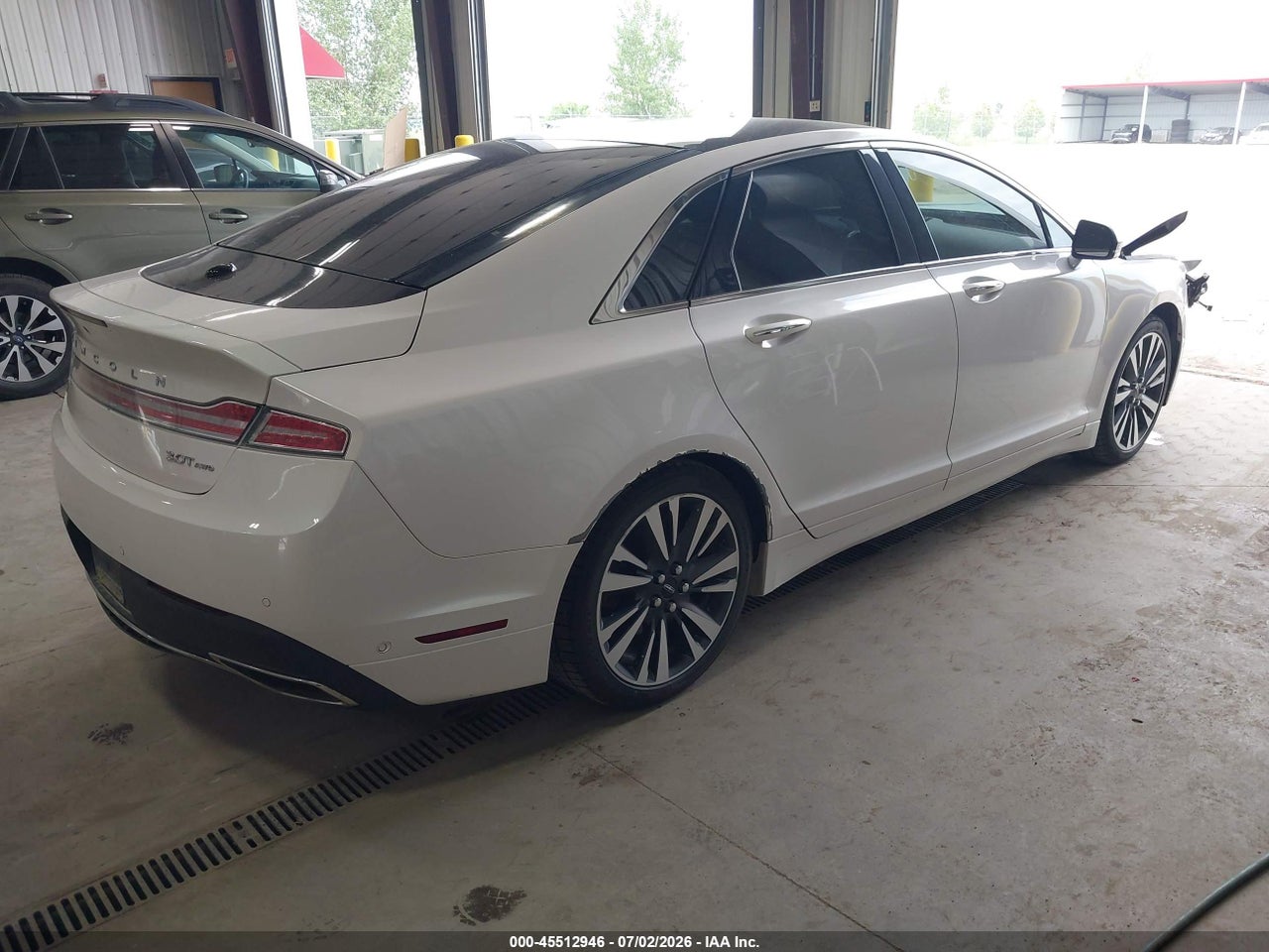 2017 LINCOLN MKZ RESERVE · 4/11