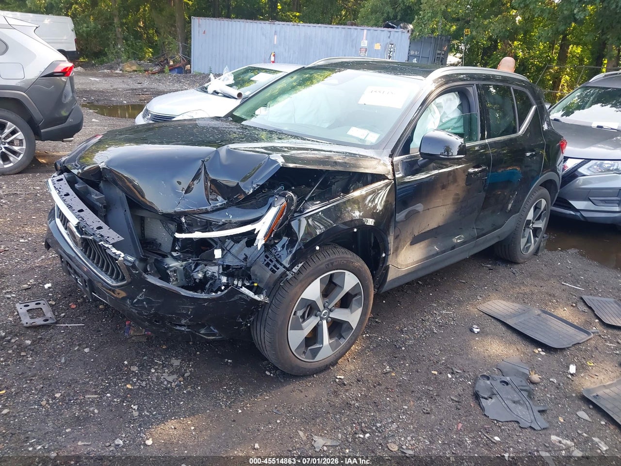 2025 VOLVO XC40 B5 CORE BRIGHT THEME · 2/4